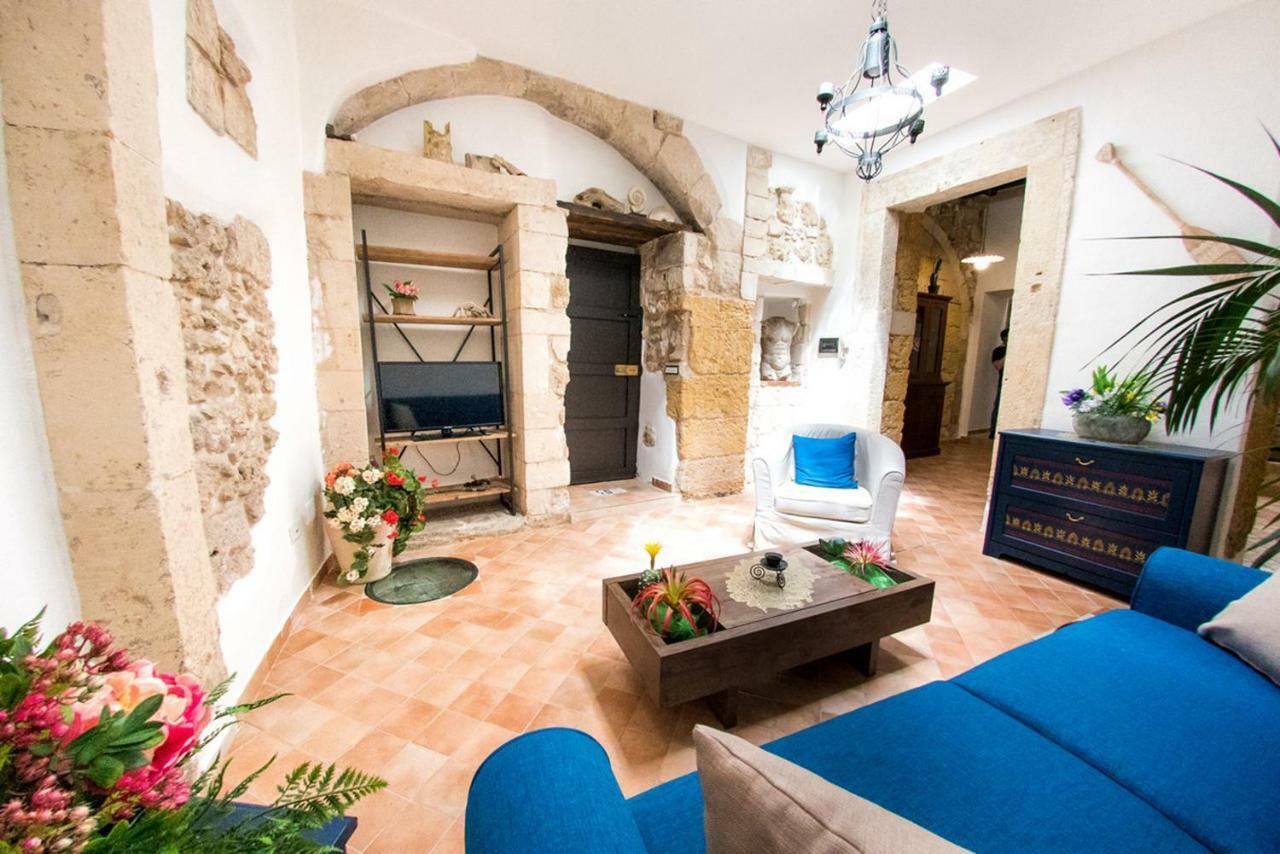 Apartamento Ortigia Ancient House Syracuse Exterior foto